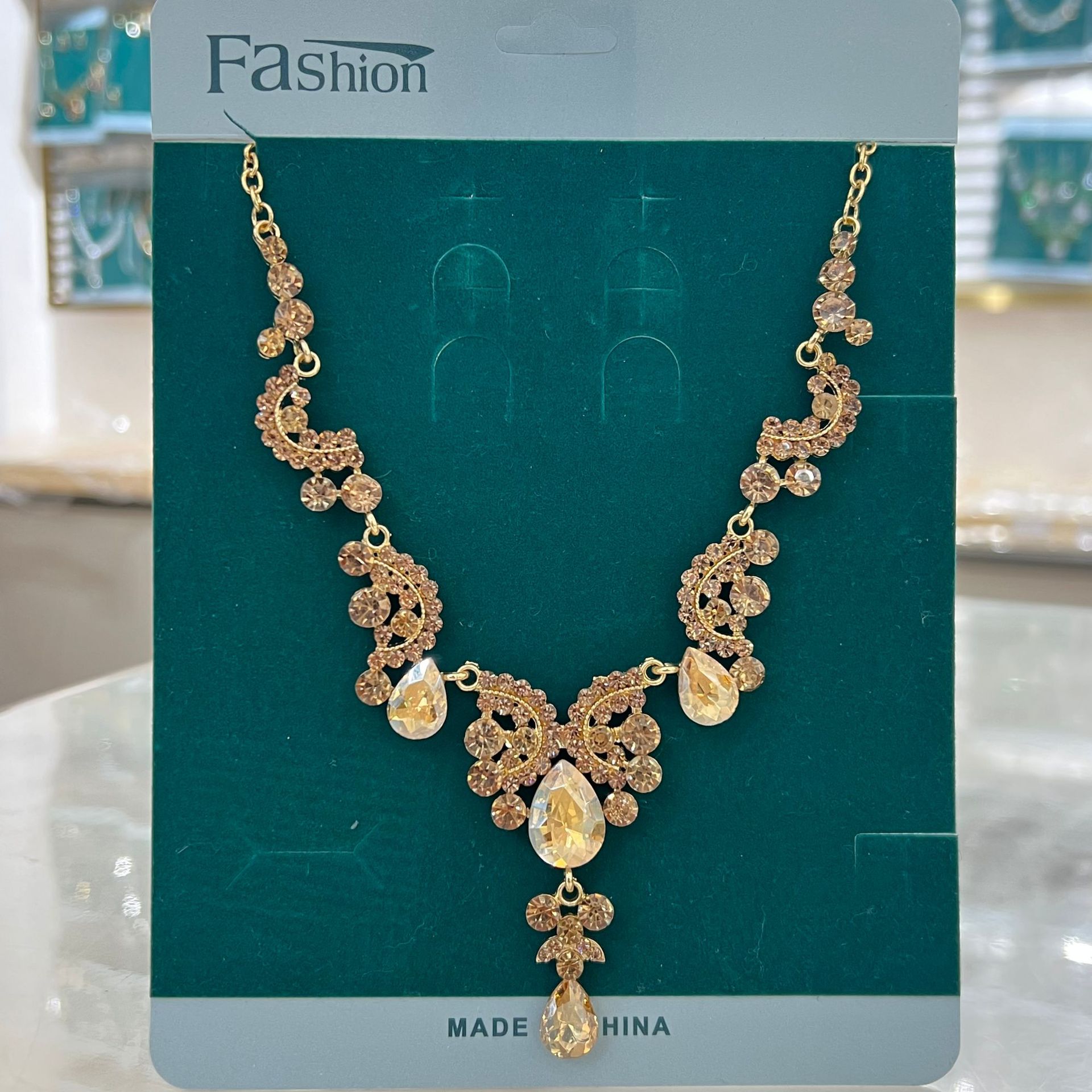 Vintage High-end Clavicle Necklace For Women