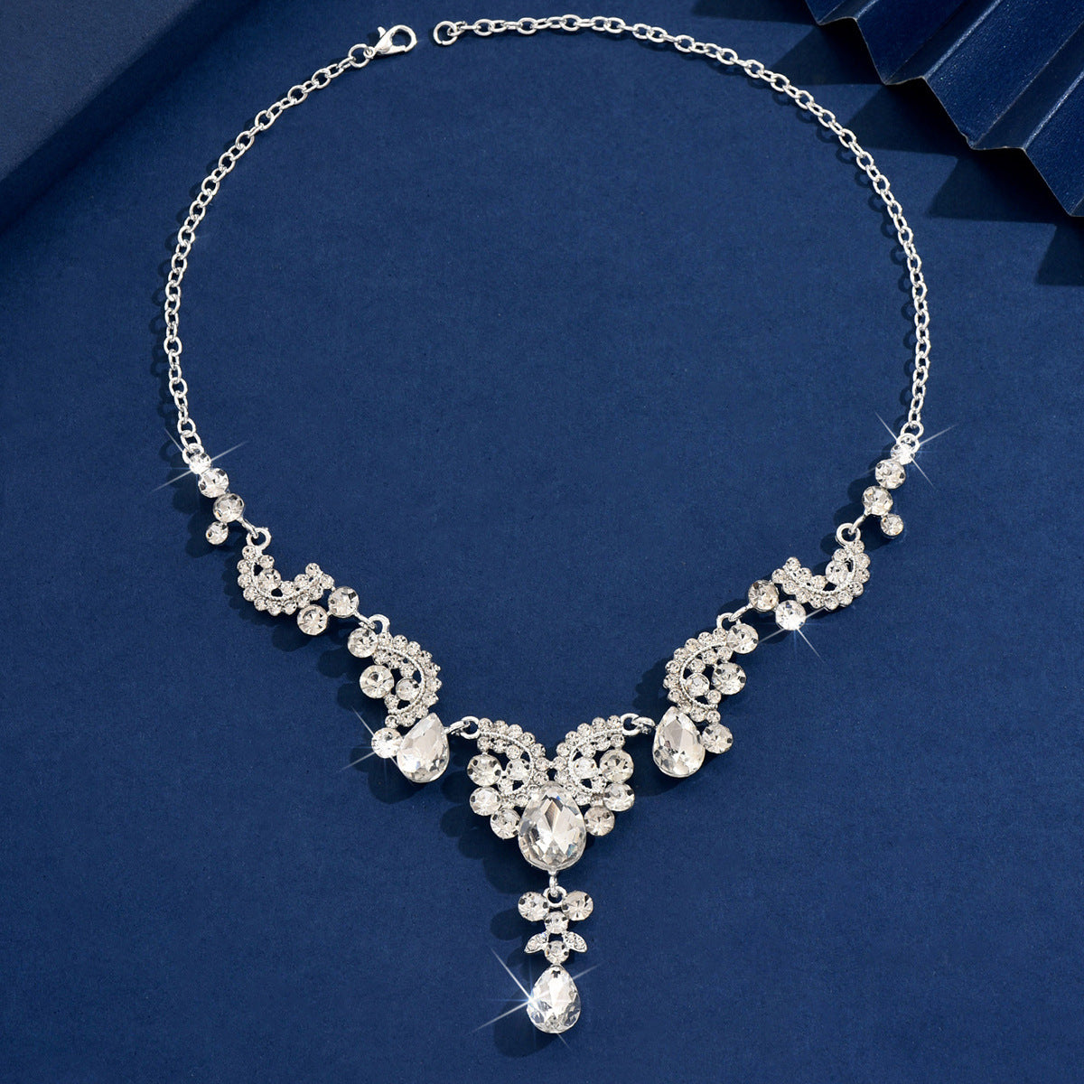 Vintage High-end Clavicle Necklace For Women
