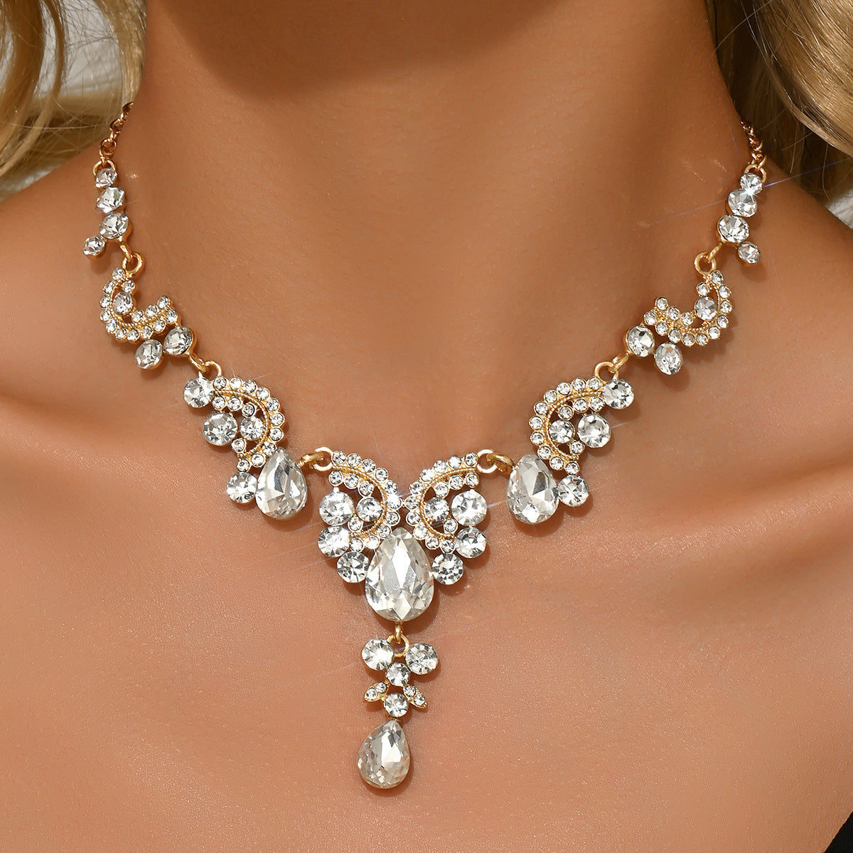 Vintage High-end Clavicle Necklace For Women